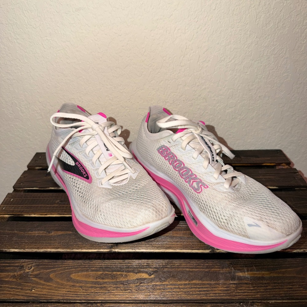 Brooks Hyperion Max Womens Running Shoes White Pink 1204531B189 Size 7.5